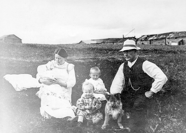 Grandfather Armas Edvard Raassina with his family and newborn Lounema's mother in Saunavaara Pelkosenniemi Lapland 1912. Saunavaara